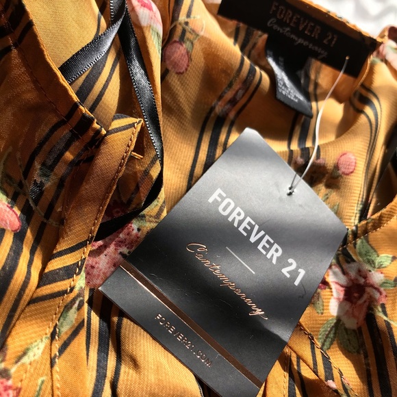 Long sleeve patterned blouse 🌺 - Picture 4 of 4